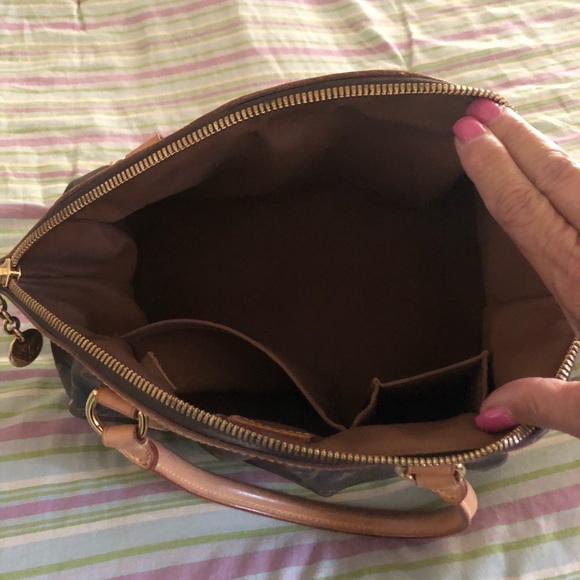 Louis Vuitton authenticate - Picture 4 of 6